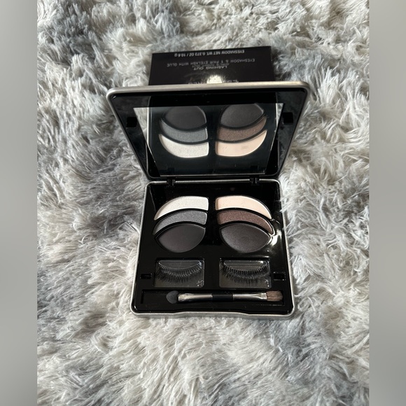 ME Makeover Essentials Lashing Out - Picture 3 of 6